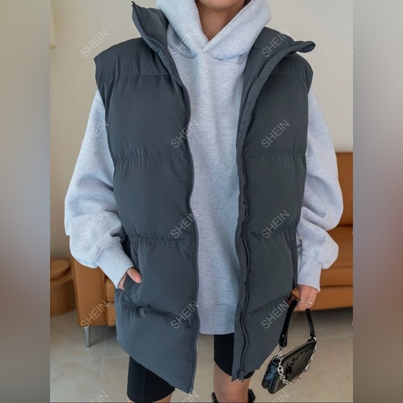 Oversized Puffer Vest ✨ - Picture 3 of 5